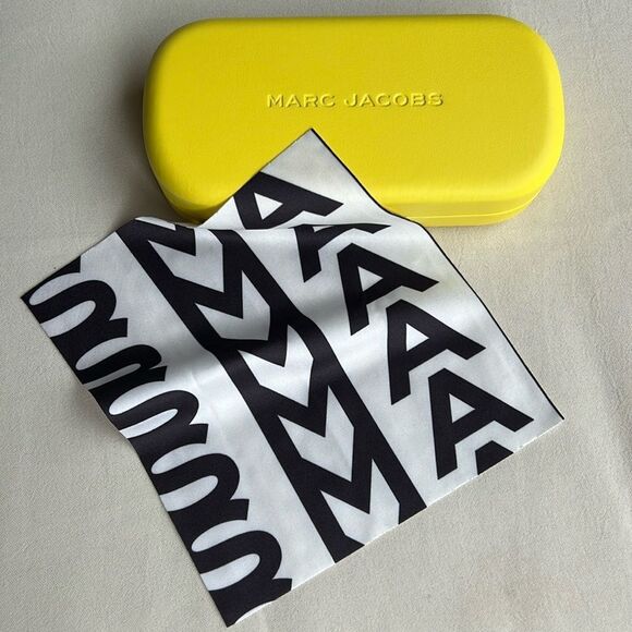 Marc Jacobs sunglasses Case and cleaning cloth - Picture 3 of 9